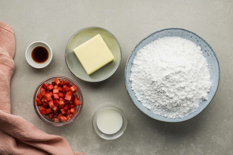 Easy Strawberry Cupcakes With Fresh Strawberries