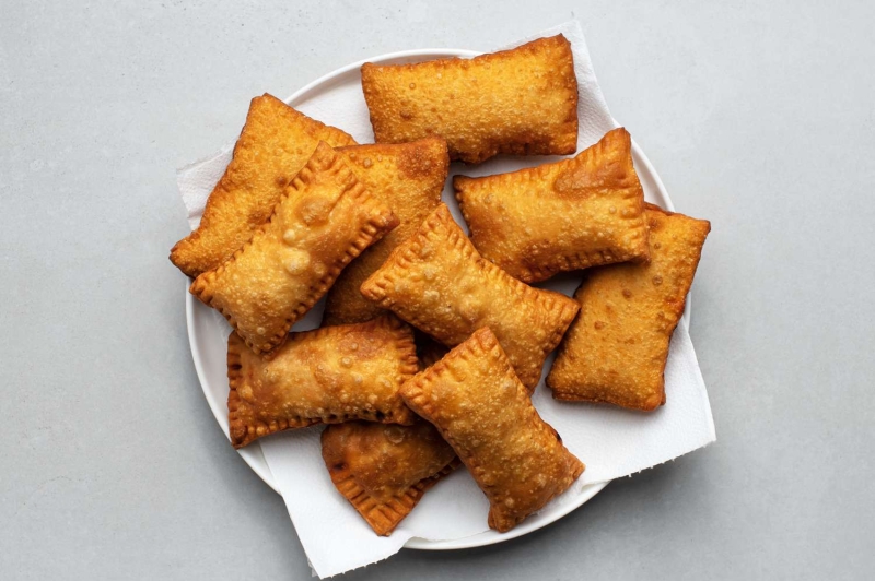 Brazilian Pasteis With Chicken (Pastel Frito de Frango)