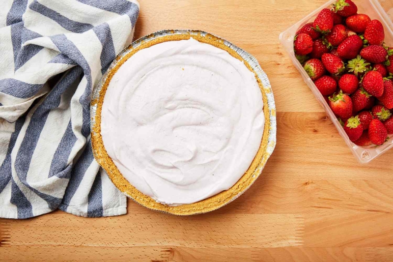 No-Bake Yogurt and Cool Whip Pie