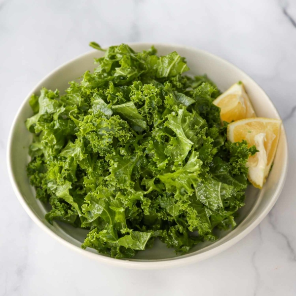 Raw Lemon Garlic Marinated Kale Salad