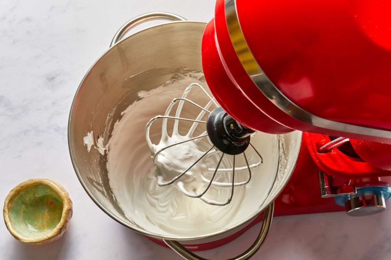 Suspiros (Latin American Meringue Cookies)