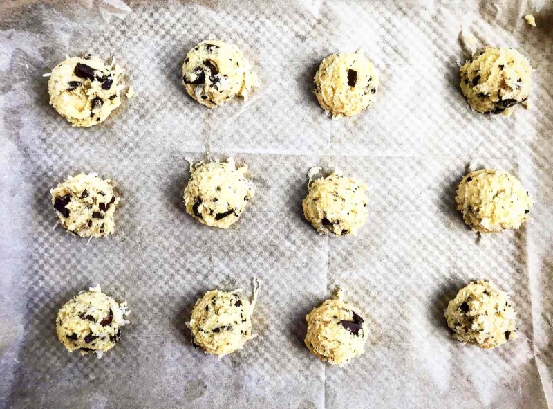 Coconut Flour Cookies With Chocolate Chunks