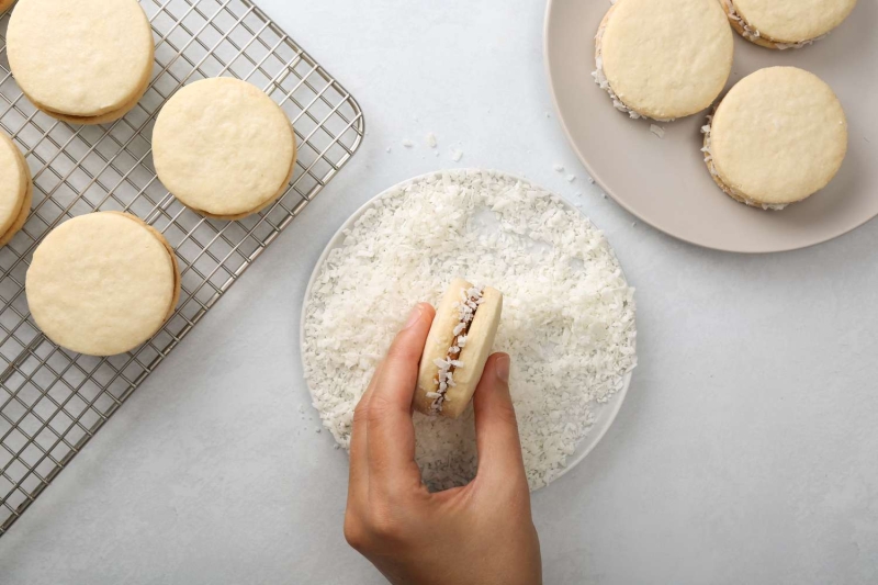 Alfajores Recipe (Caramel Sandwich Cookies)