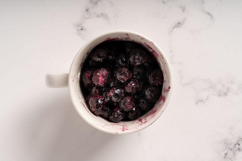 Blueberry Crumble Mug Pie