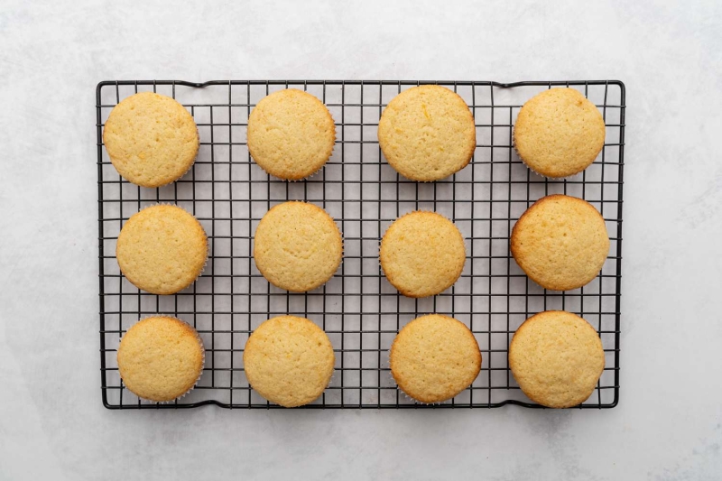 Lemon Curd Cupcakes